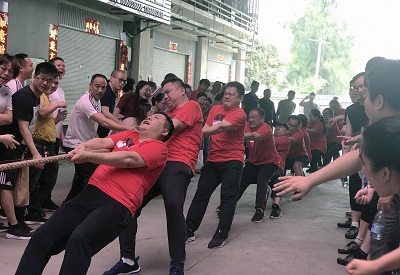 民天集團工會舉辦“慶五一”職工拔河比賽